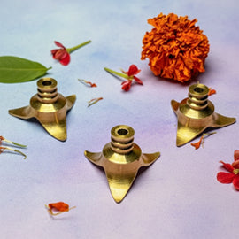 Brass Triangular Thiri Holder